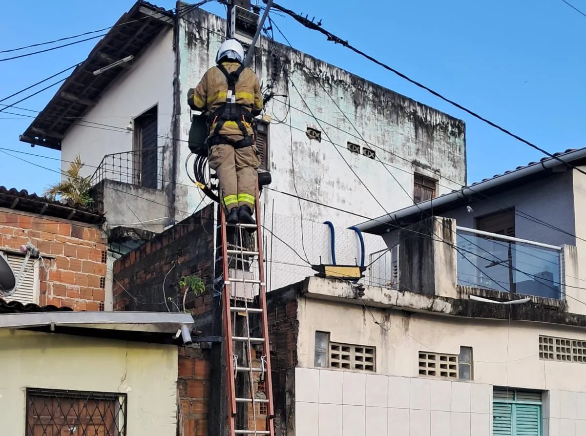 Policiais civis da Paraíba desmantelam rede clandestina de videomonitoramento de facções em operação de segurança.