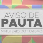 Ministro do Turismo em evento junino anunciando programa de capacitação