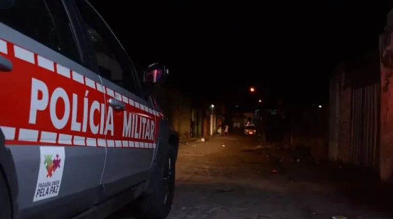 Policiais militares em patrulhamento ostensivo na Grande João Pessoa como parte da Operação Paraíba Mais Segura.