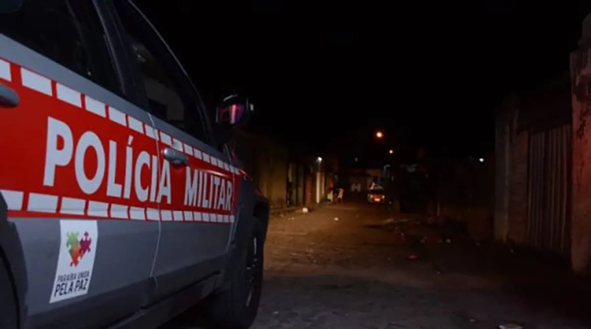 Policiais militares em patrulhamento ostensivo na Grande João Pessoa como parte da Operação Paraíba Mais Segura.