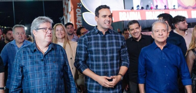 João Azevêdo, Lucas Ribeiro e Nabor Wanderley na abertura do São João de Campina Grande