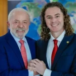 Edinho Silva, presidente do PT, discursa em evento político em Brasília sobre alianças eleitorais.