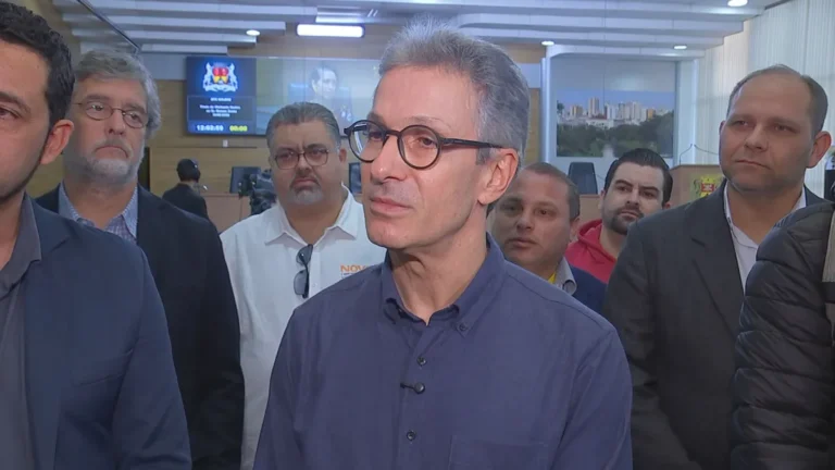 Romeu Zema em pronunciamento sobre eleições 2026, com foco em suas restrições políticas e propostas econômicas.