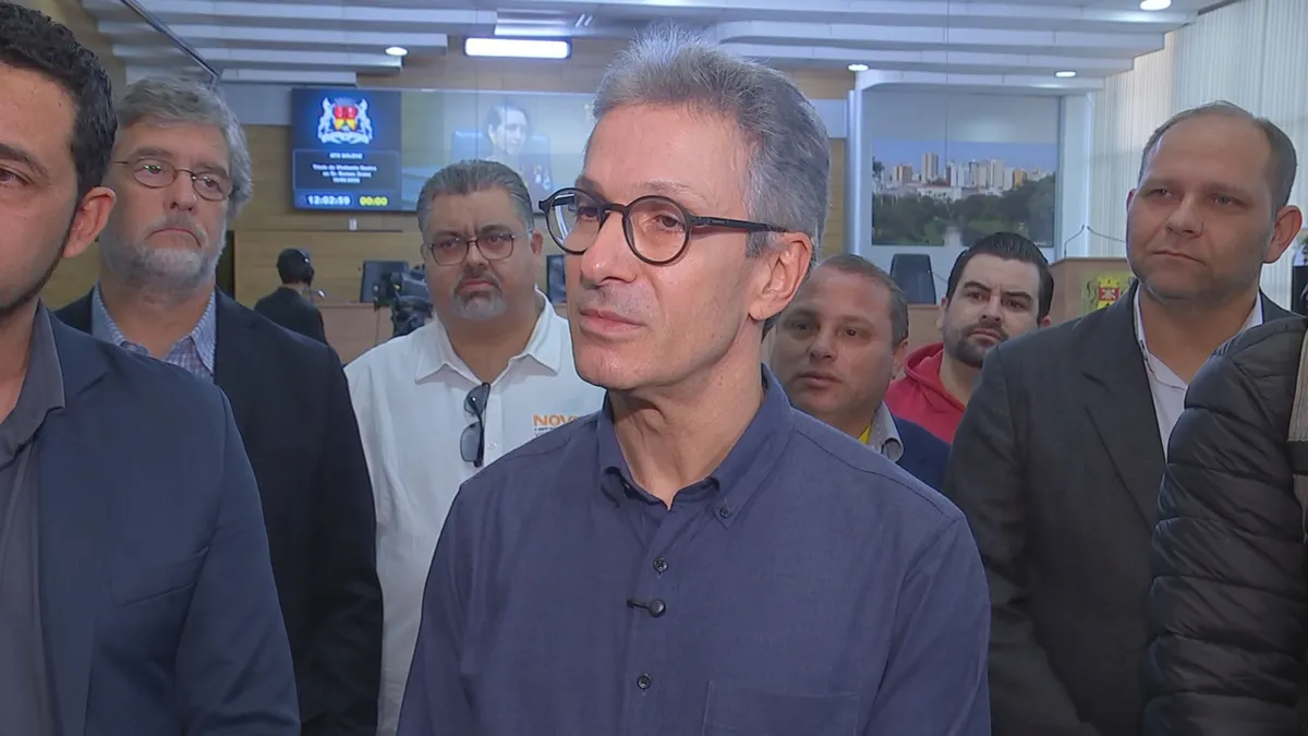 Romeu Zema em pronunciamento sobre eleições 2026, com foco em suas restrições políticas e propostas econômicas.