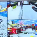 Câmeras de segurança em ação no Parque do Povo durante o São João 2026 em Campina Grande, monitorando a multidão.