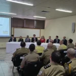 Reunião do TRE-PB para planejamento de segurança das eleições 2026 com videomonitoramento.