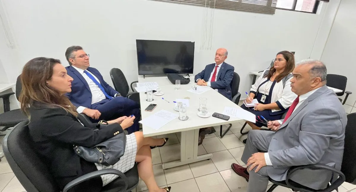 Magistrados do TRE-PB em reunião de alinhamento para julgamento de ações de propaganda eleitoral.