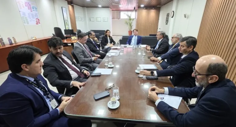 Representantes do TRE-PB e da Meta em reunião para fortalecer parceria nas Eleições 2026