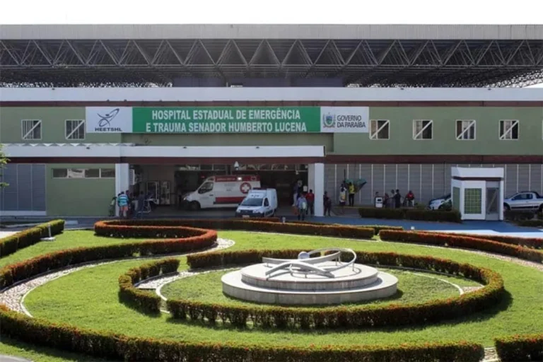 Fachada do Hospital de Trauma Senador Humberto Lucena em João Pessoa.