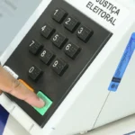 Eleitor solicita voto em trânsito em cartório eleitoral na Paraíba