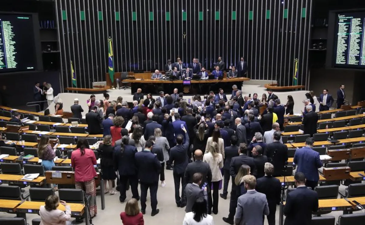 Deputados federais da Paraíba em Brasília durante sessão no Congresso Nacional.