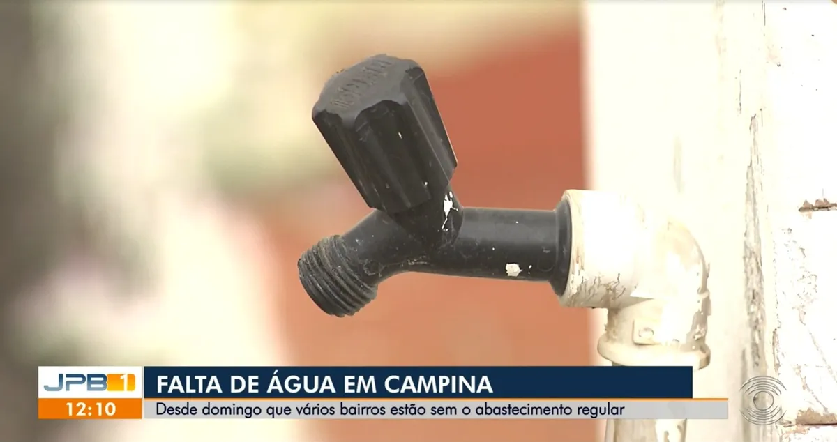 Torneira seca em cozinha paraibana com uma única gota caindo