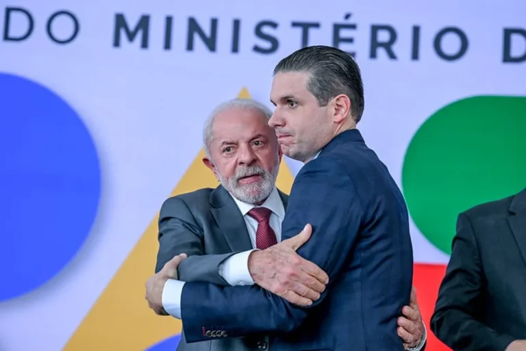 Presidente Lula e Hugo Motta em evento político na Paraíba.