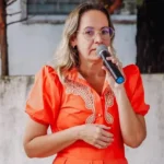 Prédio do Tribunal Regional Eleitoral sob luz dourada do amanhecer.