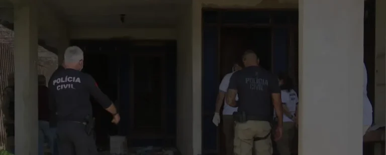 Fachada de casa em João Pessoa onde idosa foi encontrada morta.