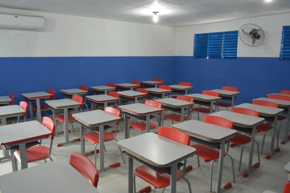 Salas de aula preparadas para votação nas eleições