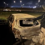 Fachada de delegacia da Polícia Civil da Paraíba com viaturas