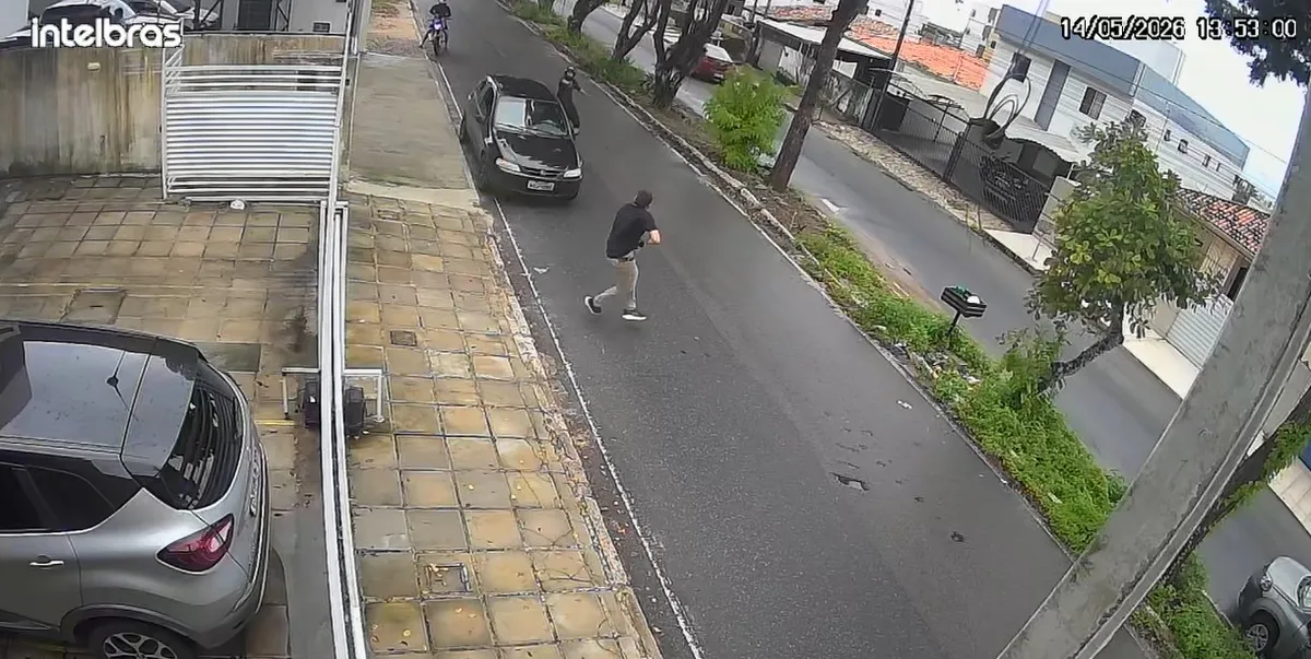 Viaturas da Polícia Civil em frente a loja onde ocorreu crime em João Pessoa